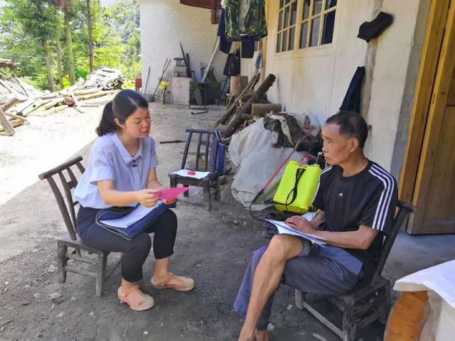 巾帼故事｜“女子尖刀班”班长皇甫鸿，扑下身子为群众不负重托干实事