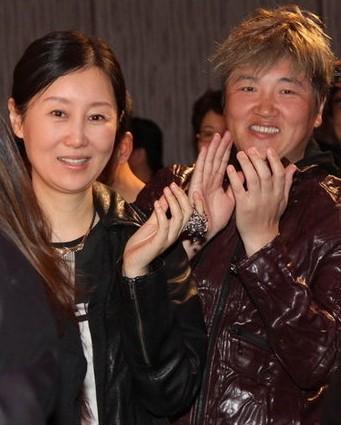 47岁孙楠的现任妻子潘蔚近照,网友:原来孙楠每天面对这样的女人