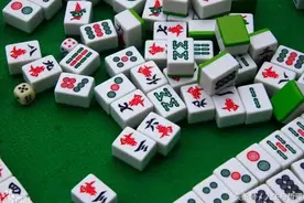 一位妈妈爱打麻将，孩子送她打油诗，打麻将的都看下，太有才了图片
