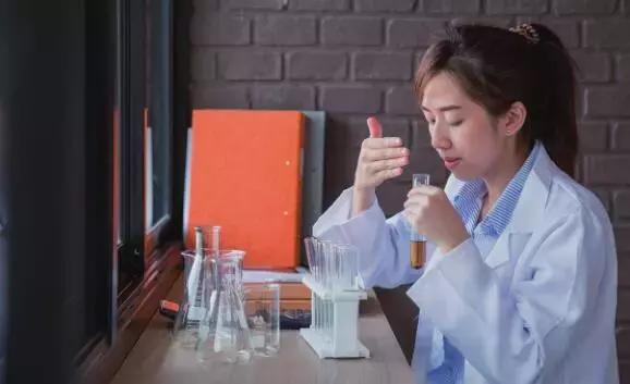 奇葩工作真不少！“闻臭师”是个什么职业？有什么要求？