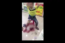 南宁一商场发生电梯“吃人”事件，小孩被夹住脚，当场血流不止！图片