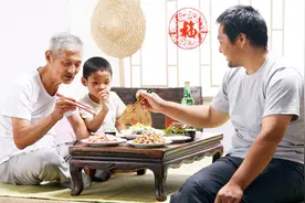 “一桌别摆三盘菜，六人别做乌龟席”，餐桌上的讲究你都了解吗？视频封面