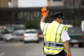 运钞车、警车、军车违章了，交警会不会查？视频封面