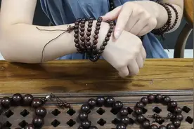 108颗佛珠该怎样戴？专业玩家教你1招，这样佩戴大小合适又时尚！