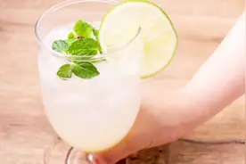 一个柠檬，一块生姜，夏日碳酸饮料新喝法，教你轻松做出减肥茶