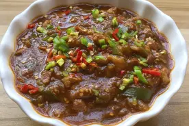 茄子酱这样做，15分钟就能吃，少油无盐，简单美味，10斤都不够