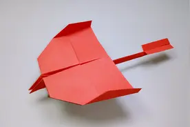 纸飞机这样折飞得又高又远，折法很简单，折纸视频教程