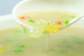 1把虾皮，1块冬瓜，做出一道虾皮冬瓜汤，汤汁鲜美，有营养