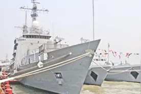 军舰侧身为何有那么多水孔？流出来的液体有何用？