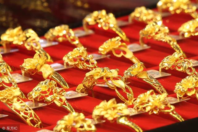 黄金手镯折弯的鱼鳞纹怎样的