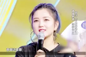 超强音浪：何洁自嘲身高太矮，海哥暖心安慰：摄像师毕竟围着你转视频封面