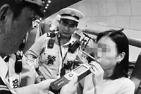 准妈妈深夜醉驾被查 怀孕一个多月竟浑然不知图片