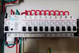 电工技术：家庭电路跳闸怎么办？什么故障？老电工教你快速判断！视频封面