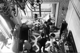 河南郑州：老赖价值800万的别墅保不住了，法院强制腾房6小时完成图片