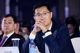 宗庆后问了马化腾一个问题，马化腾无言以对，多亏杨元庆解围视频封面