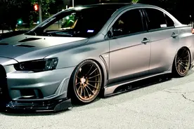 别在街上轻易挑战三菱EVO，100万宝马也只能是这结果！视频封面