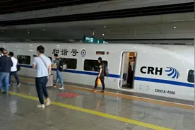 高铁每天第一趟开出的都是空车？看完才明白，原因居然这么暖心视频封面