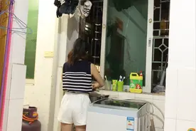 深圳打工妹晶晶的一天：每天两点一线，下班再累都出租屋自己做饭视频封面