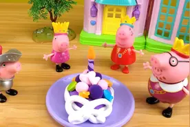 幼儿园手工橡皮泥制作紫色蛋糕给小猪佩奇