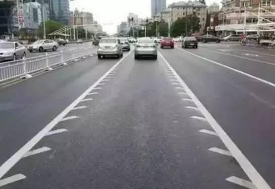 马路上这几种标线代表啥意思？来看图解快速了解！
