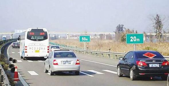 马路上这几种标线代表啥意思？来看图解快速了解！