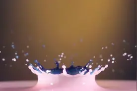 液体的慢镜头拍摄，说实话画面不是一般的好看，你想试一下吗？