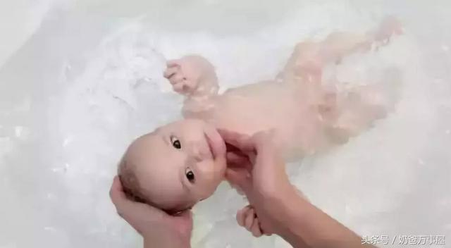 小孩皮肤长鸡皮疙瘩白点 小孩皮肤长鸡皮疙瘩白点