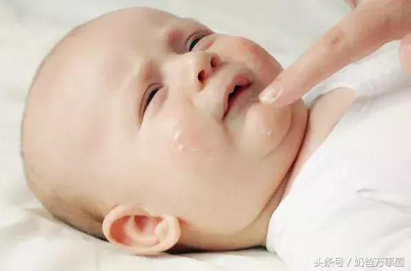 小孩皮肤长鸡皮疙瘩白点 小孩皮肤长鸡皮疙瘩白点