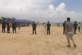 北京8岁双胞胎女孩在青岛海滩失踪，已发现一人漂浮海上身亡图片