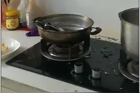 “女子做饭时油烟机面板突然爆裂”后续：厂家表示可免费更换新机图片