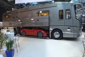 沙发座椅全采用真皮，里置停车位，超越百万别墅的房车你见过吗？视频封面