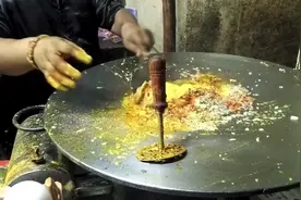 印度老板，我只是想吃个汉堡而已，有必要撒这么多调料吗视频封面