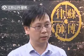 警车残忍拖行流浪狗，网友拍下视频为证，南京警方发文表示歉意视频封面