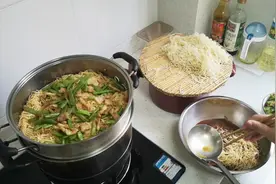 教你做河南人夏天都喜欢吃的蒸面条，简单易学，蒸一锅根本不够吃