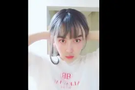 女生照镜子vs男生照镜子