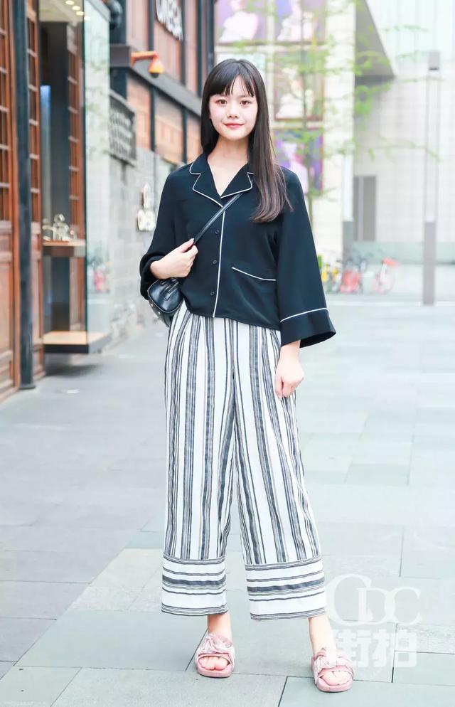 「成都街拍」满脸胶原蛋白!太古里的小姐姐不仅皮肤好还很会穿搭