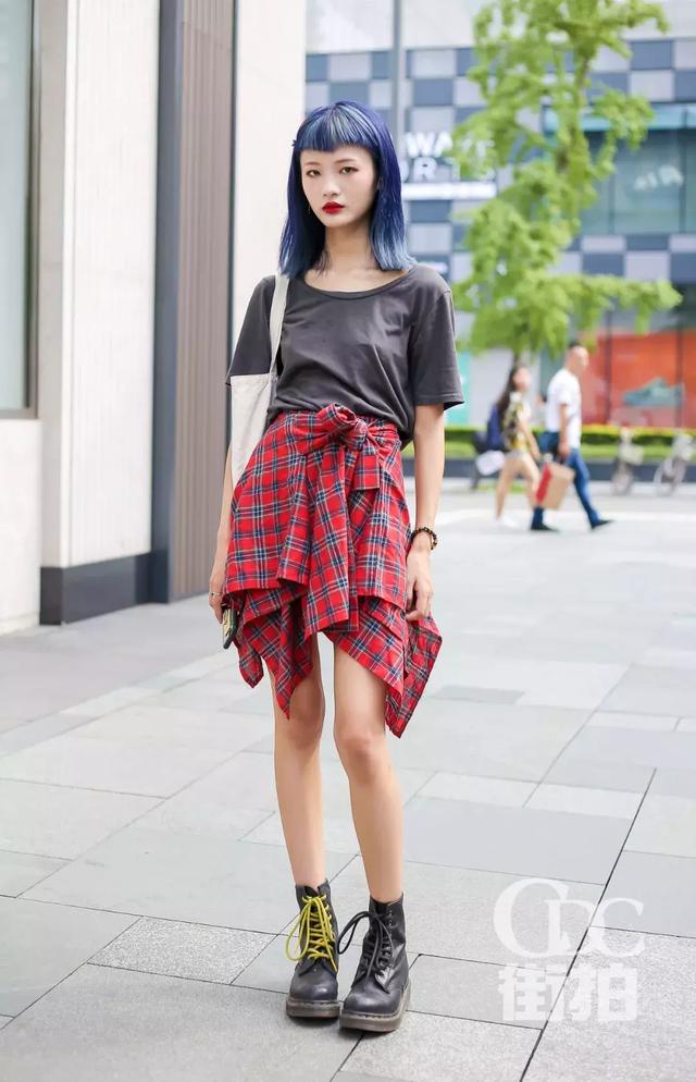 「成都街拍」满脸胶原蛋白!太古里的小姐姐不仅皮肤好还很会穿搭