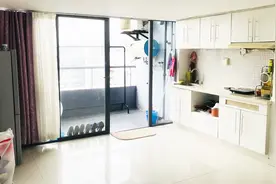 刚入住的一室两厅新房，卧室的背景墙太出戏，随便一个都比它好看