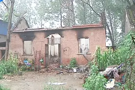 一场大火漯河一家被烧精光！三口露宿风雨中，起火原因竟成谜团？视频封面