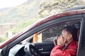 开车总犯困？硬撑千万不可取，老司机只需要3招就能完美解决！视频封面
