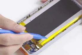 暴力拆解绿联充电宝，终于知道一个好充电宝需要具备什么了视频封面