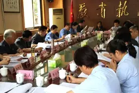 争创平安鼎·未检动态｜胡晓静检察长列席区法院审委会并就案件情况发表意见图片