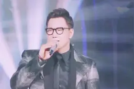 郑淳元演唱《那个男人》一开口全场沉醉，台下美女观众们听入迷了视频封面