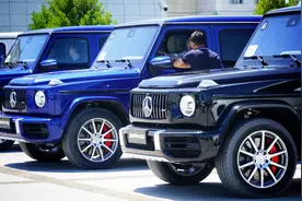 眼见为实：奔驰G级依旧能胜任男人最喜欢的硬派越野车吗？视频封面