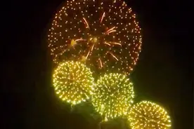 烟花为什么能呈现五彩的颜色，现场实验带你探究化学与色彩的奥秘视频封面