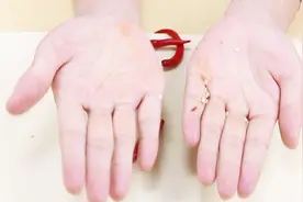 每次切完辣椒，手上滴一滴它，不管辣椒有多辣，1分钟轻松搞定