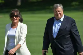 特朗普岳父母终于成为了美国公民 网友却翻出了他的这条推特……视频封面