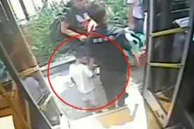 夫妻俩粗心大意 5岁男童随人流上公交车走失视频封面