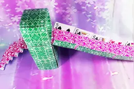 扑克牌还能做成这么漂亮的滑滑梯，看完视频赶紧给宝贝做一个玩吧