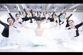 古典舞《十里桃花 》，蒋老师像上仙般，美倒一群小姐姐！视频封面